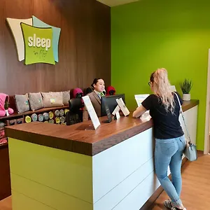  Hotel kapsułowy Sleep 'n Fly Sleep Lounge, D-gates Terminal 1 - Transit Only